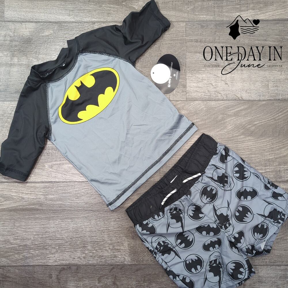 Batman Short Sleeve Rashguard Boardshorts Set Size 4
